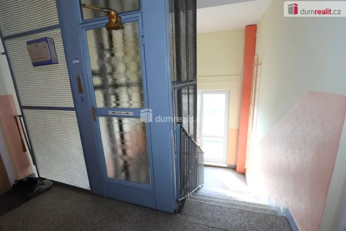 Prodej bytu 2+1, Karlovy Vary - Bohatice, Lomená, 52 m2