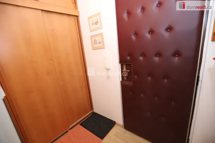 Prodej bytu 2+1, Karlovy Vary - Bohatice, Lomená, 52 m2