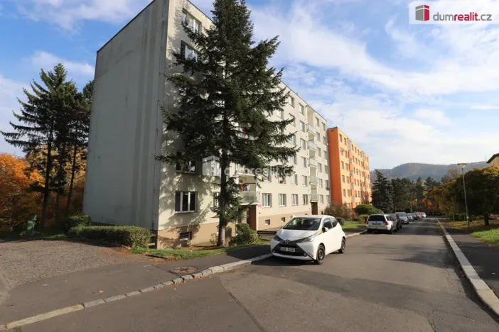 Prodej bytu 2+1, Karlovy Vary - Bohatice, Lomená, 52 m2