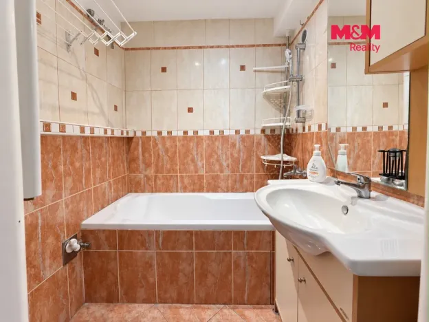 Prodej bytu 3+1, Lubenec, Pražská, 66 m2