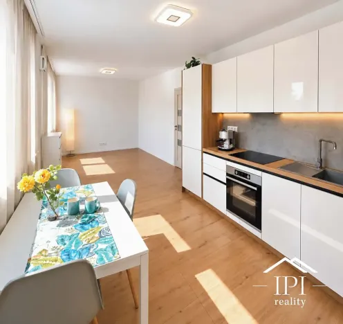 Pronájem bytu 1+kk, Praha - Letňany, Toužimská, 38 m2