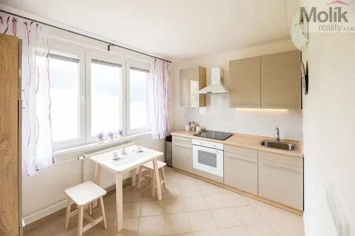 Pronájem bytu 2+1, Klášterec nad Ohří - Miřetice u Klášterce nad Ohří, Dukelská, 60 m2