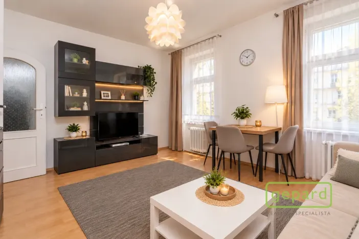 Prodej bytu 2+1, Praha - Holešovice, Řezáčovo náměstí, 45 m2