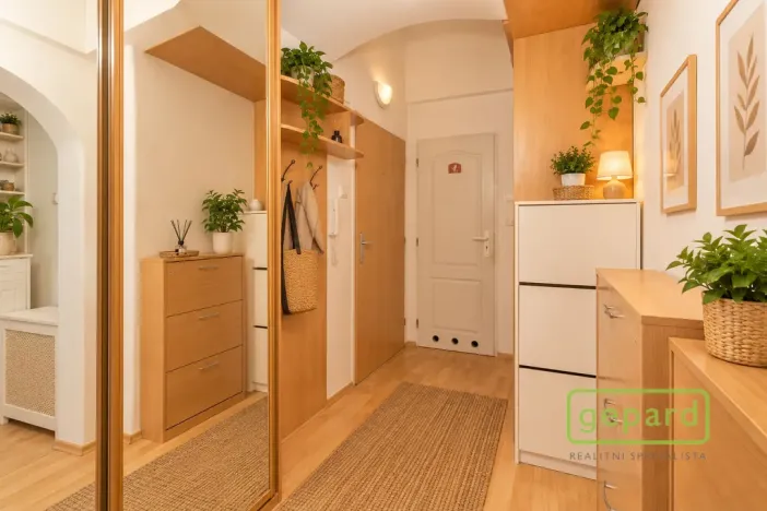 Prodej bytu 2+1, Praha - Holešovice, Řezáčovo náměstí, 45 m2
