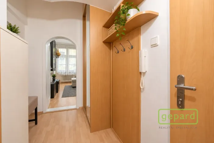 Prodej bytu 2+1, Praha - Holešovice, Řezáčovo náměstí, 45 m2
