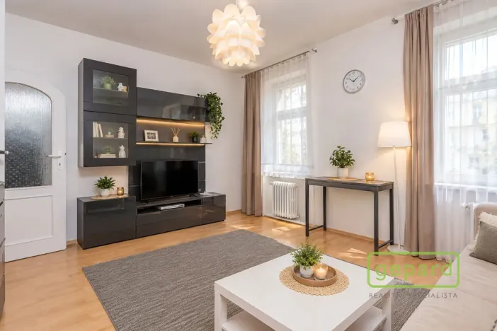 Prodej bytu 2+1, Praha - Holešovice, Řezáčovo náměstí, 45 m2