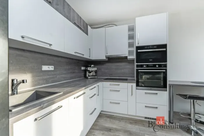Prodej bytu 1+kk, Hradec Králové - Třebeš, Ve Stromovce, 33 m2