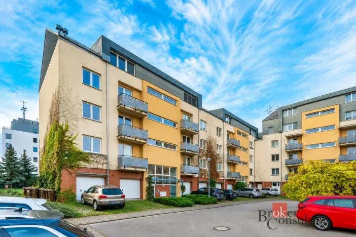 Prodej bytu 1+kk, Hradec Králové - Třebeš, Ve Stromovce, 33 m2