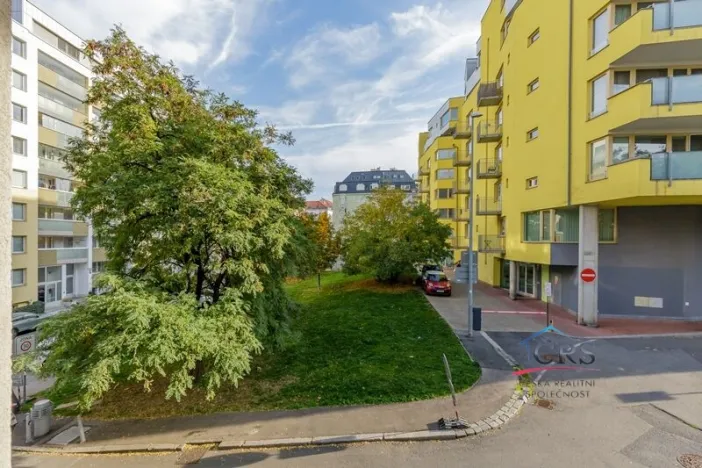 Prodej bytu 2+kk, Praha, Jeseniova, 55 m2