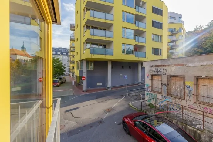 Prodej bytu 2+kk, Praha, Jeseniova, 55 m2