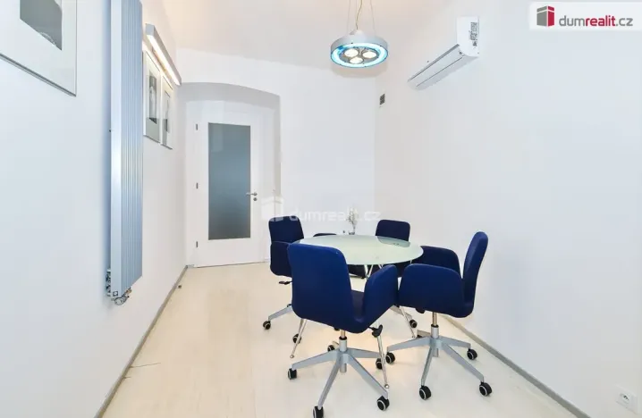 Pronájem kanceláře, Praha - Nové Město, V jirchářích, 70 m2