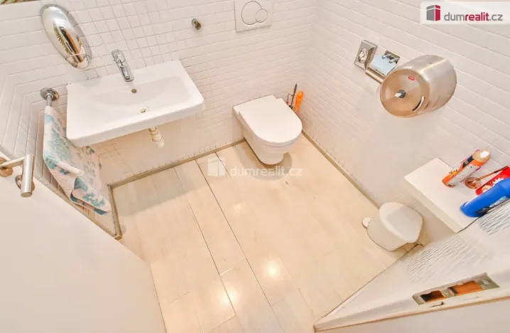 Pronájem kanceláře, Praha - Nové Město, V jirchářích, 70 m2