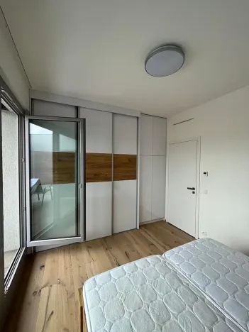 Pronájem bytu 2+kk, Praha - Karlín, Křižíkova, 48 m2