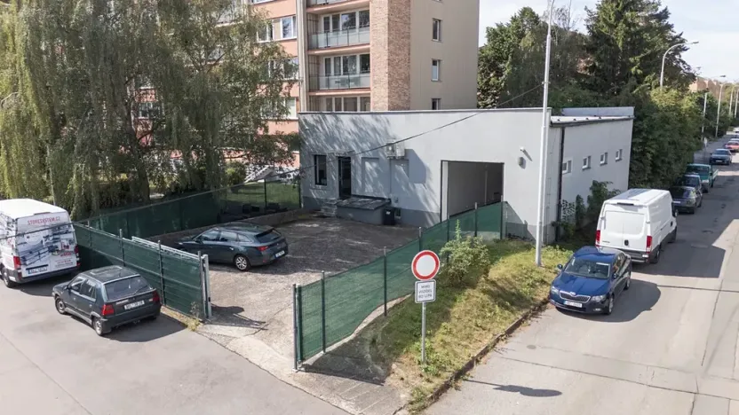 Prodej obchodního prostoru, Praha - Horní Počernice, Komárovská, 210 m2