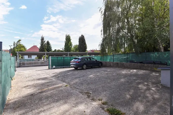 Prodej obchodního prostoru, Praha - Horní Počernice, Komárovská, 210 m2