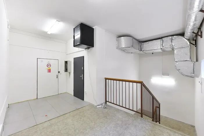 Prodej obchodního prostoru, Praha - Horní Počernice, Komárovská, 210 m2