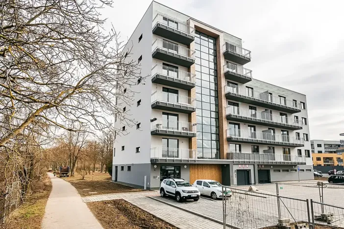 Pronájem garážového stání, Brno, Wágnerova, 15 m2