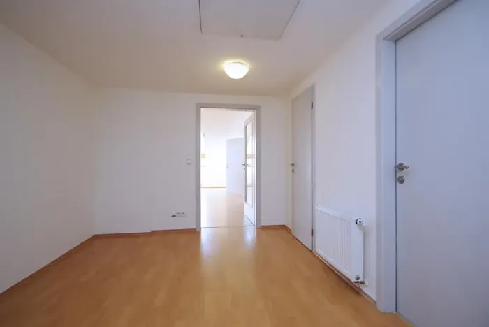 Pronájem kanceláře, Praha - Smíchov, Štefánikova, 82 m2