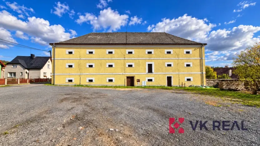 Prodej zemědělského objektu, Trhanov, 2380 m2