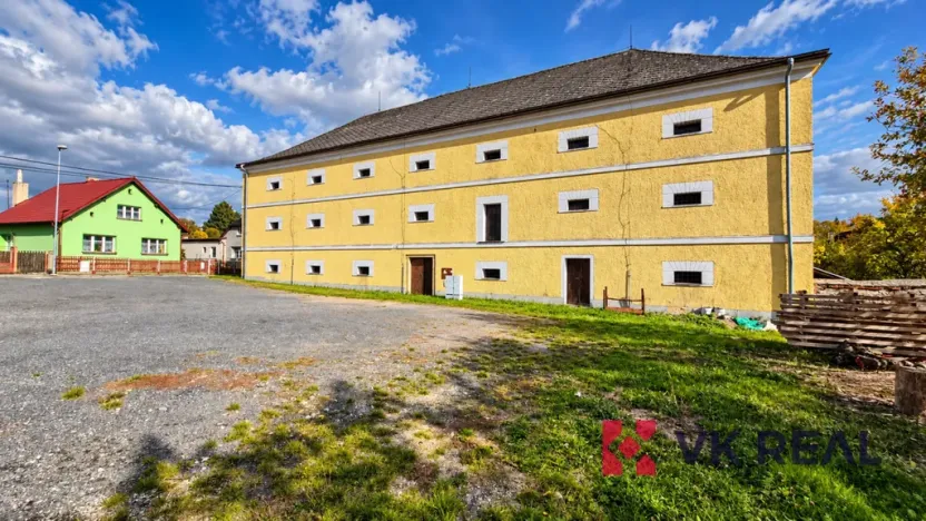 Prodej zemědělského objektu, Trhanov, 2380 m2