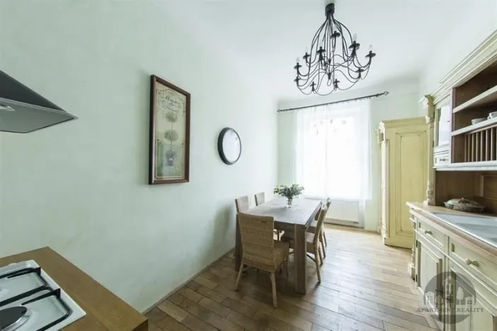 Pronájem bytu 3+1, Praha, Korunní, 95 m2