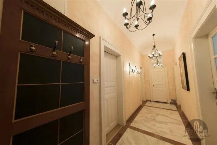 Pronájem bytu 3+1, Praha, Korunní, 95 m2