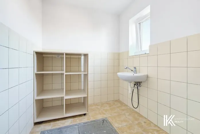 Prodej kanceláře, Hrochův Týnec, 356 m2