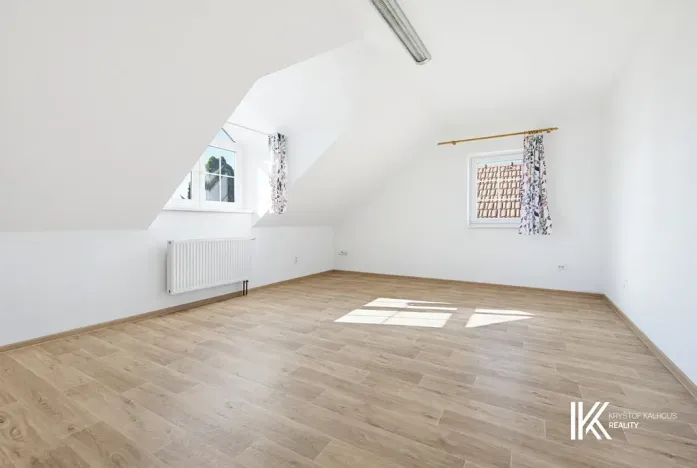 Prodej kanceláře, Hrochův Týnec, 356 m2