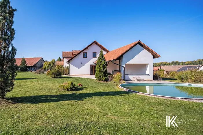 Prodej kanceláře, Hrochův Týnec, 356 m2