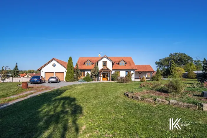 Prodej kanceláře, Hrochův Týnec, 356 m2
