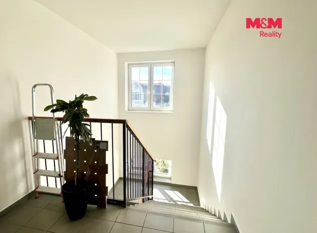 Pronájem bytu 2+kk, Vestec, Ve Stromkách, 46 m2