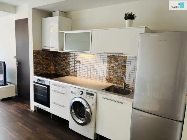 Pronájem bytu 2+kk, Praha - Kobylisy, Služská, 46 m2