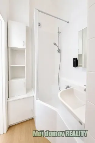 Pronájem bytu 2+1, Praha - Bubeneč, Verdunská, 55 m2