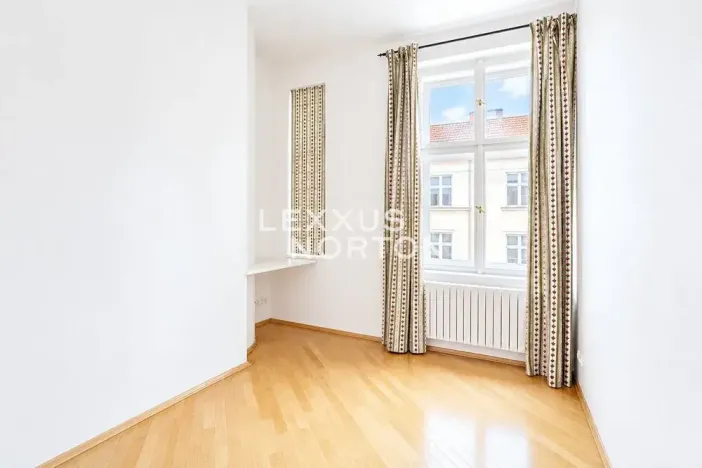 Pronájem bytu 4+1, Praha - Nové Město, Odborů, 100 m2