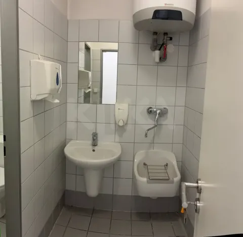 Prodej obchodního prostoru, Plzeň - Jižní Předměstí, Klatovská třída, 82 m2