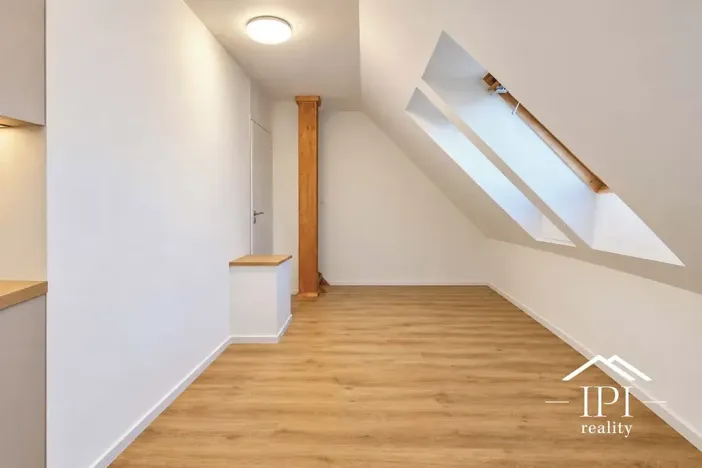 Prodej bytu 2+kk, Praha - Holešovice, Komunardů, 53 m2