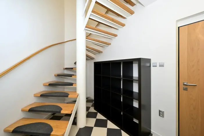 Pronájem vícegeneračního domu, Praha - Libeň, Na Jabloňce, 330 m2
