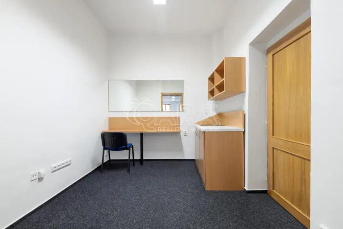 Pronájem kanceláře, Nový Jičín, Masarykovo nám., 70 m2