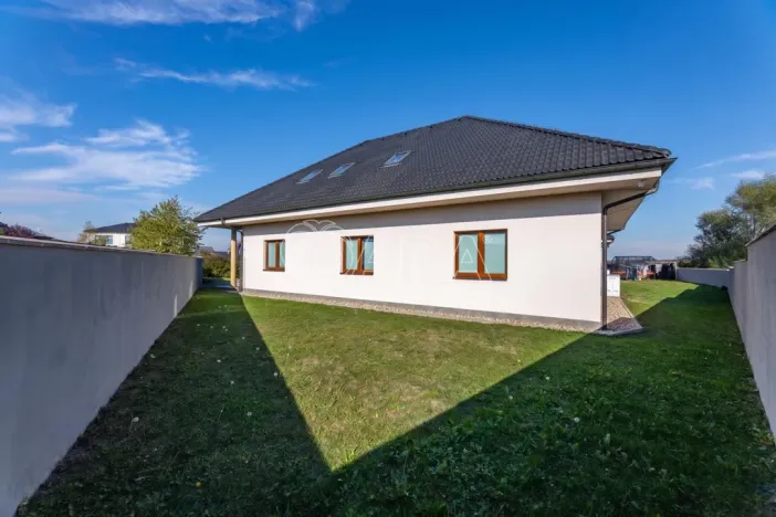 Prodej rodinného domu, Jesenice, Papoušková, 695 m2