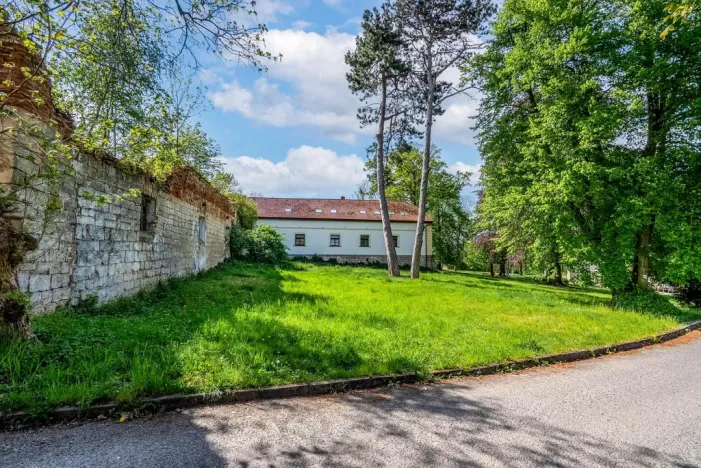 Prodej činžovního domu, Velké Všelisy, 3000 m2