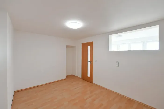 Pronájem skladu, Praha - Břevnov, Talichova, 90 m2