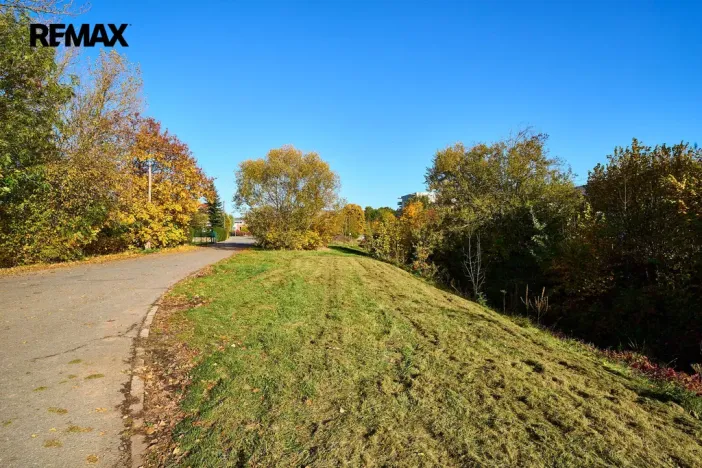 Prodej pozemku pro bydlení, Hradec Králové, 2475 m2