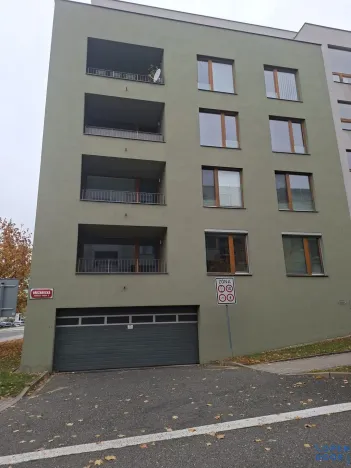 Pronájem garáže, Praha - Jinonice, Břežánecká, 18 m2