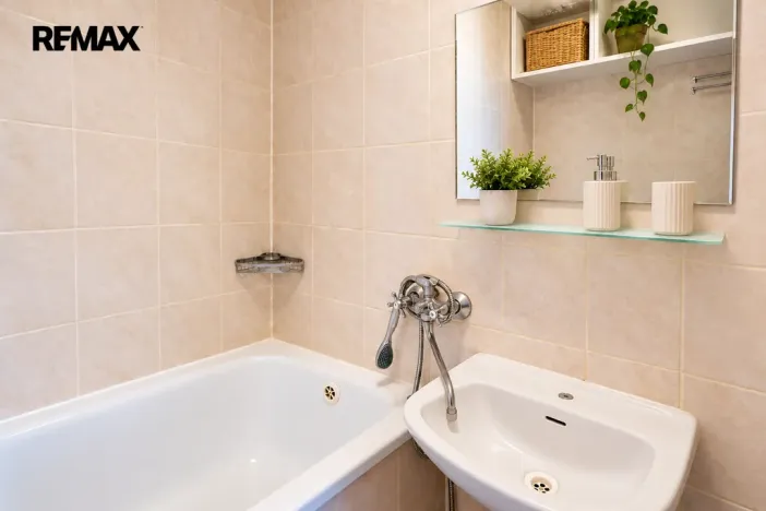 Prodej bytu 2+1, Ostrov, Štúrova, 56 m2