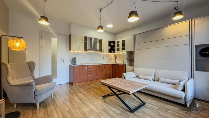 Prodej - jiné, Praha, Plzeňská, 30 m2