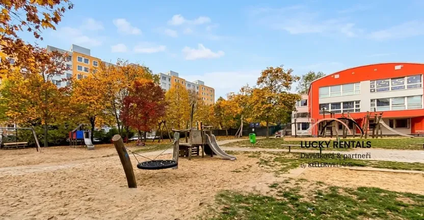 Pronájem bytu 2+kk, Praha - Černý Most, Kpt. Stránského, 43 m2
