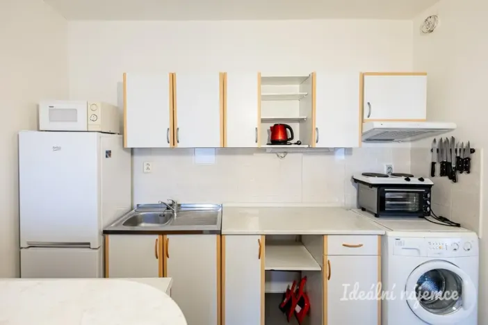 Pronájem bytu 1+1, Praha - Letňany, Chotěšovská, 39 m2
