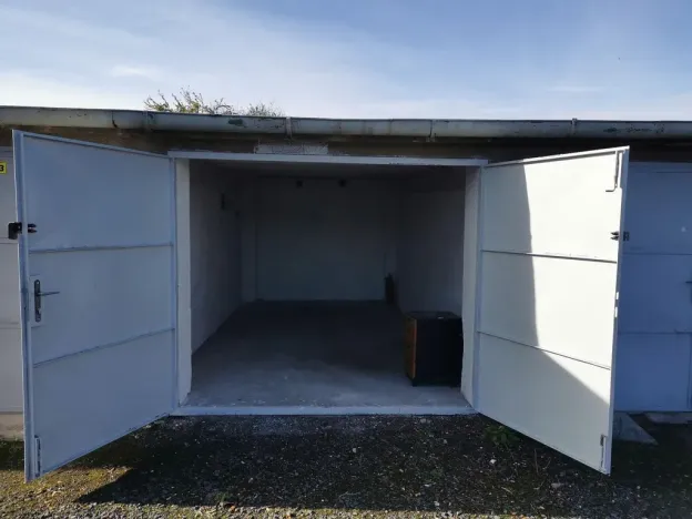 Pronájem garáže, Pardubice - Trnová, Bohdanečská, 18 m2