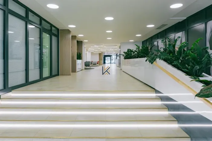 Pronájem kanceláře, Praha - Karlín, Sokolovská, 964 m2