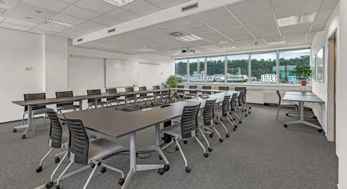 Pronájem kanceláře, Praha - Karlín, Sokolovská, 342 m2